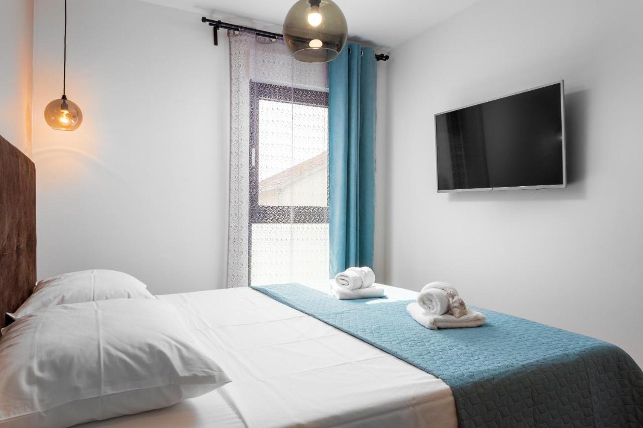 Mare's 1 Apartment Split