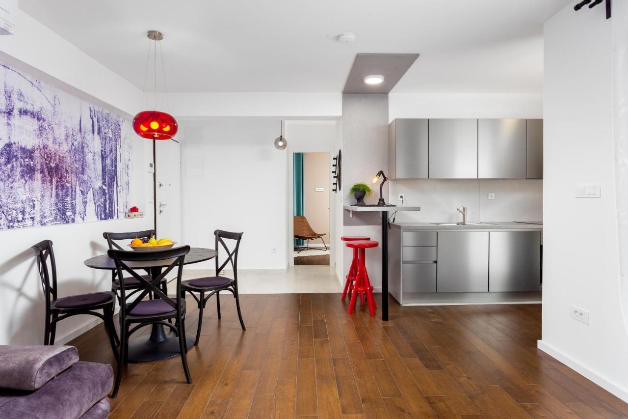 Mare's 1 Apartment *
